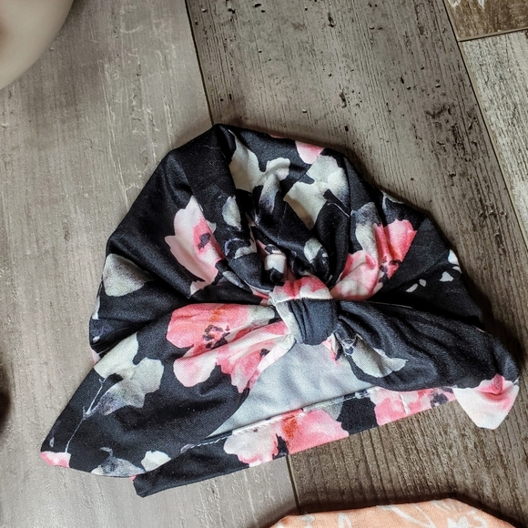 Baby Girl 4pc NWOT Hat Bundle Size 0-6m - Picture 8 of 11